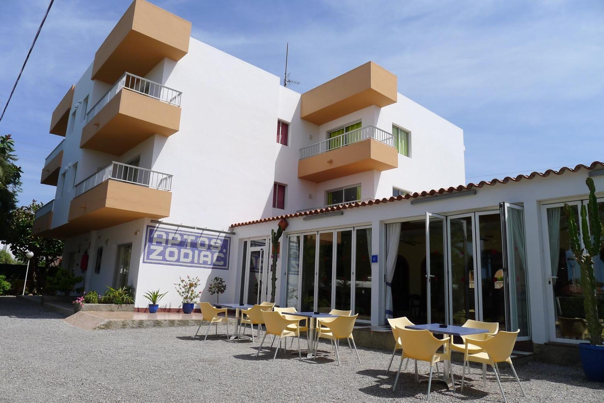 Apartamentos Zodiac San Antonio  Exterior foto